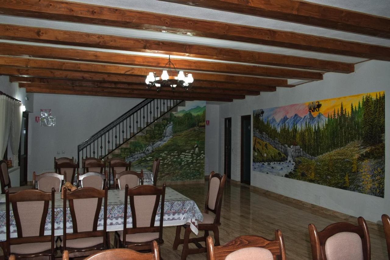 Conacul Cosaului Feresti Exterior photo