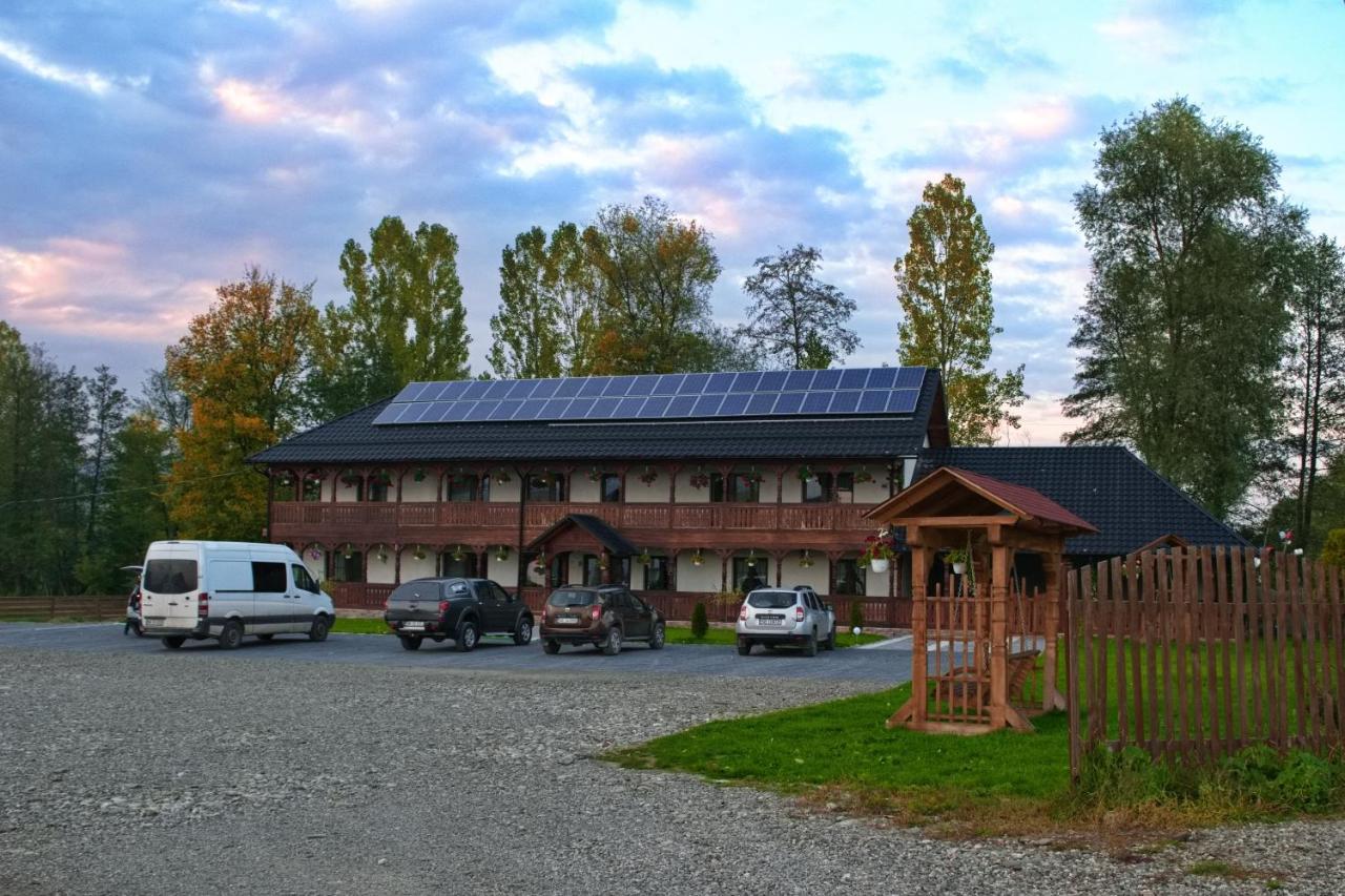 Conacul Cosaului Feresti Exterior photo