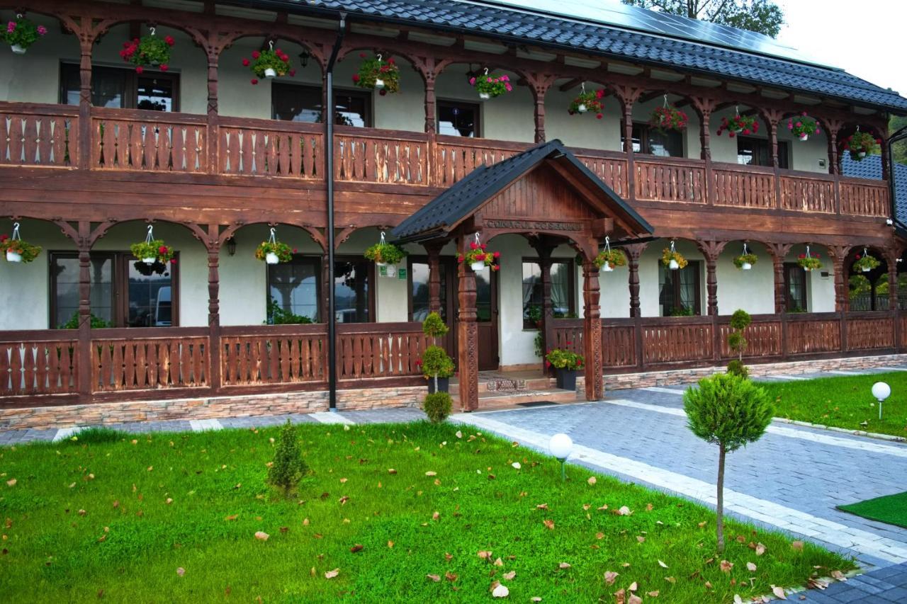Conacul Cosaului Feresti Exterior photo